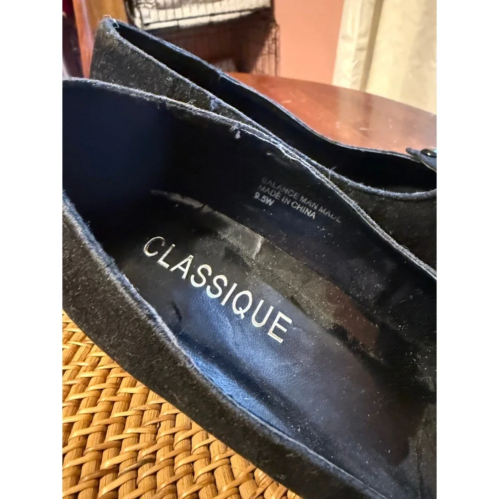 Classique Womens Black Faux Suede Button Detail Kitten Heel Pumps Size 9.5W